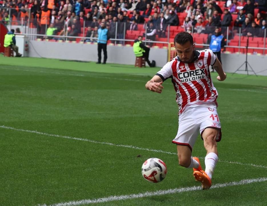 Samsunspor'da sakatlık şoku! İlk 11'de açıklanan oyuncu maç başlamadan değiştirildi