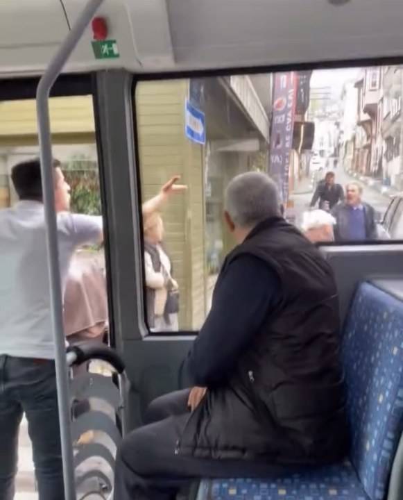 Trafikte balta ile dehşet saçtı!