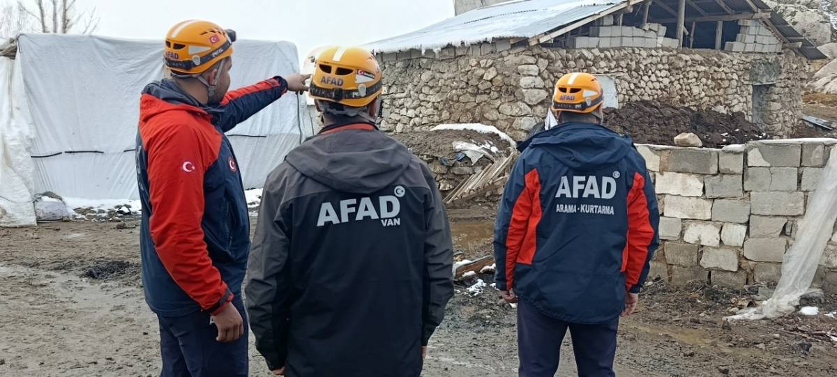 Van deprem! Van'daki depremde hasar oldu mu, yaralı var mı?