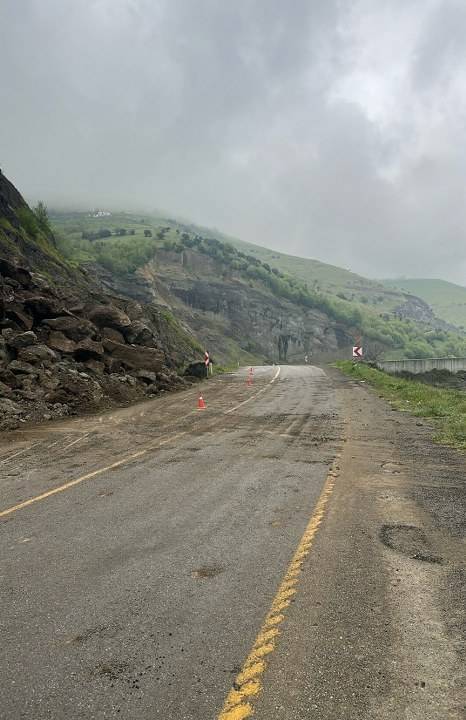 Samsun'da kara yolunda heyelan