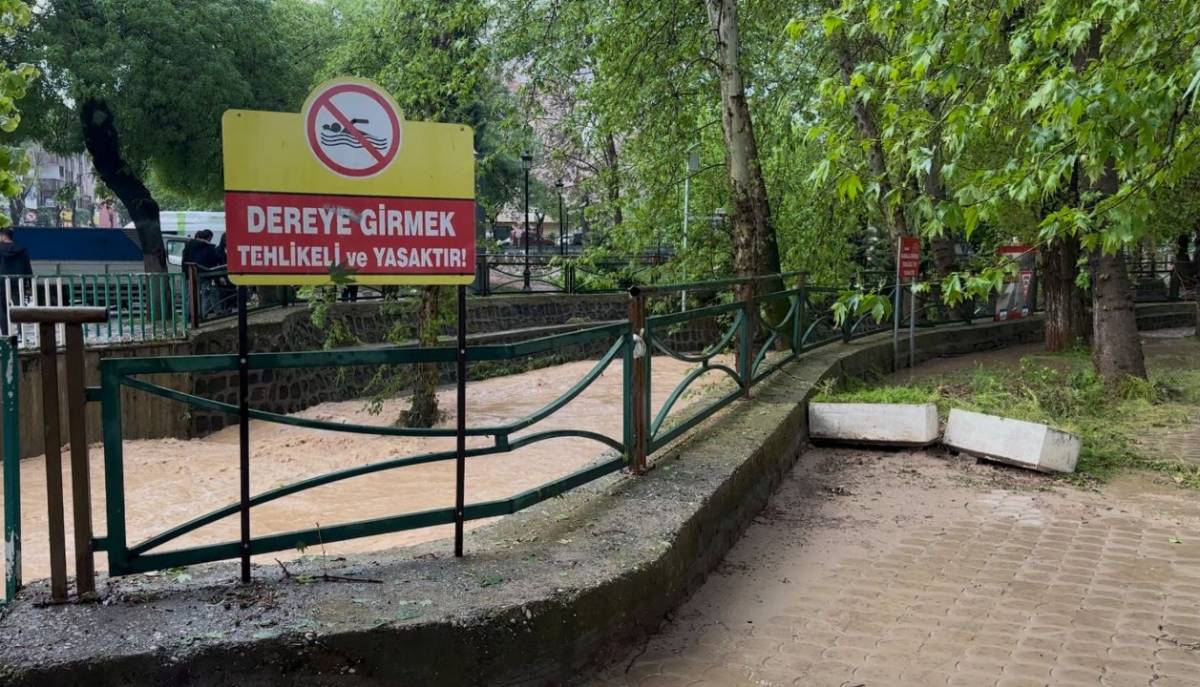 Son dakika Gaziantep hava durumu! Fırtınada çatılar uçtu, dereler taştı