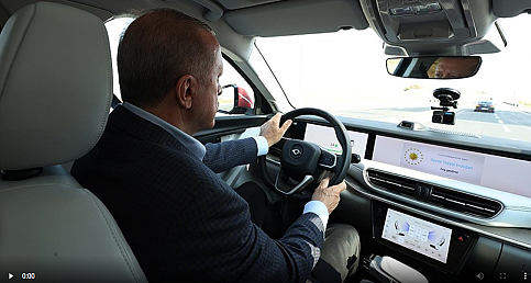 Cumhurbaşkanı Erdoğan, Togg'un test sürüşünü yaptığı anların videosunu paylaştı